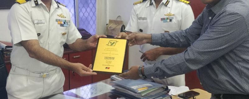 Mr. Anand Kumar, Vice President of YMPL presented Memento to DIG Sudhir Sahni, TM-CSO (Tech), Regional Headquarters(West)