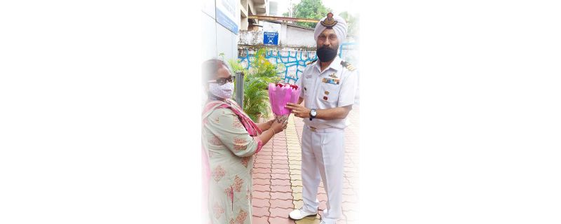 Commandant I J Singh visiting YMPL service center at Mumbai